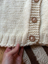 Load image into Gallery viewer, CREMY WOOL CARDIGAN

