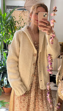 Load image into Gallery viewer, CREMY WOOL CARDIGAN
