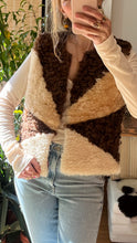 Load image into Gallery viewer, PATCHWORK SHEEPSKIN VEST
