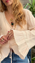 Load image into Gallery viewer, DAISY SHIRT
